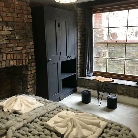 Apartment Lower Level Bristol
